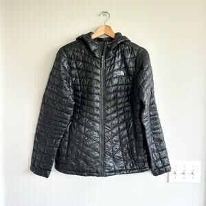 The North Face Thermo Quilted Shiny Zip Up Jacket Black M